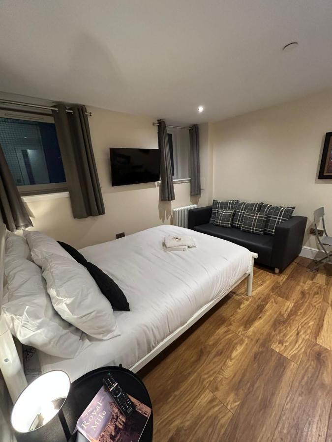 Modern Double Room With Sofa Edimburgo Exterior foto